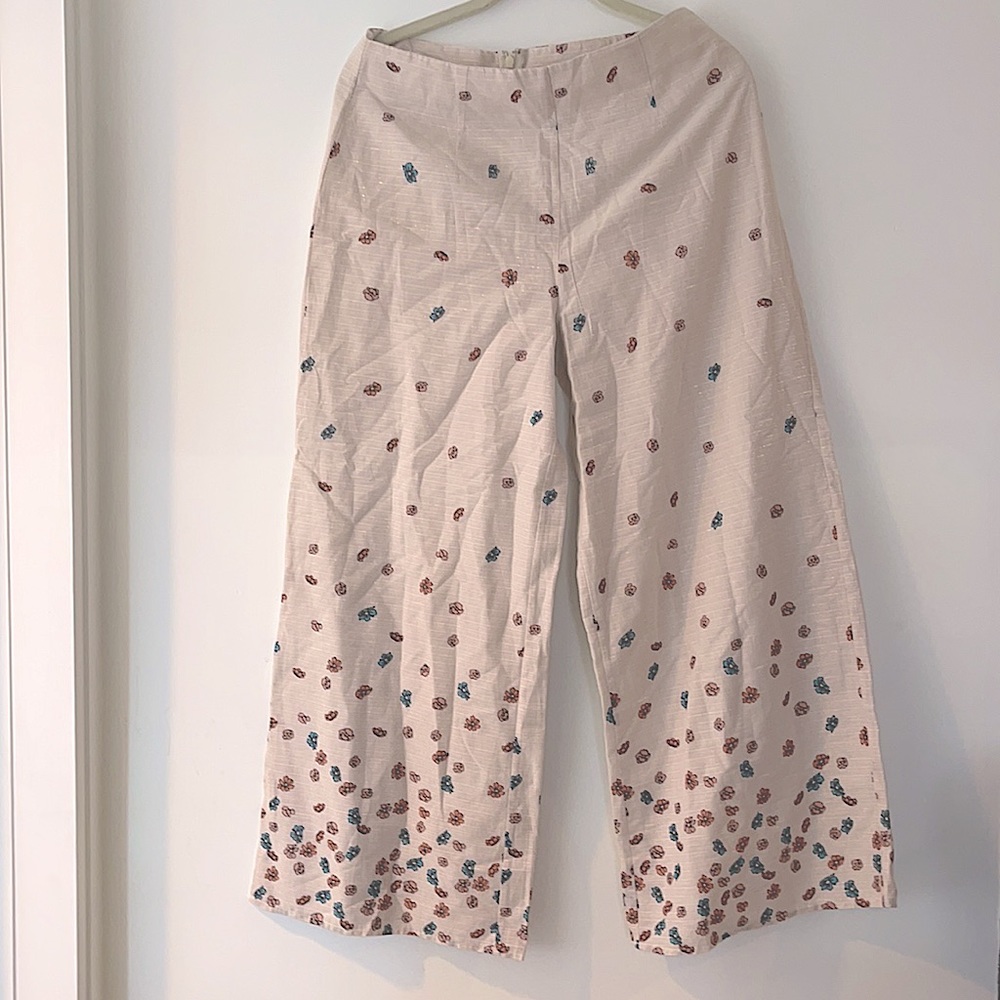 High waist, wide ankle pants with flowers on them